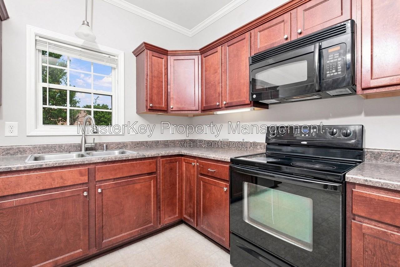 216 Citrine Ct - Photo 3 of 32