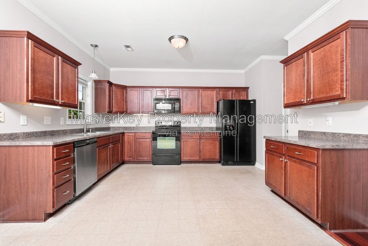 216 Citrine Ct - Photo 5 of 32