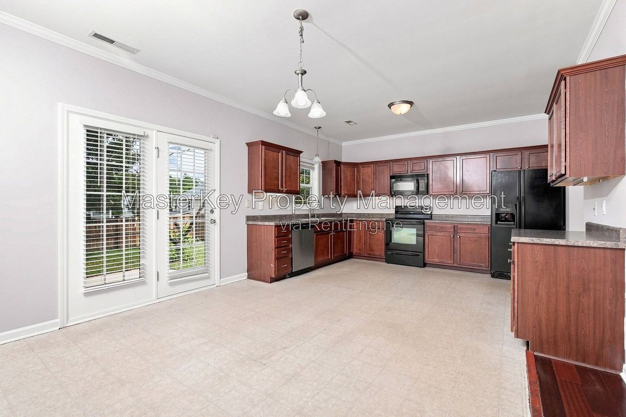216 Citrine Ct - Photo 6 of 32