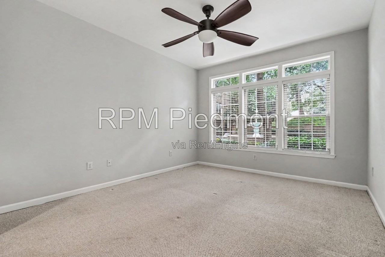 220 Renaissance Pkwy Ne #2122 - Photo 4 of 37