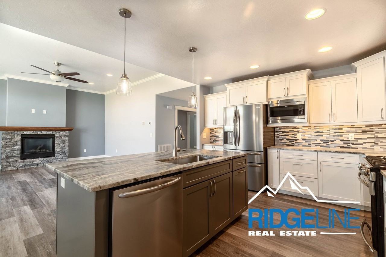 109 Choteau Ave Ne - Photo 6 of 23