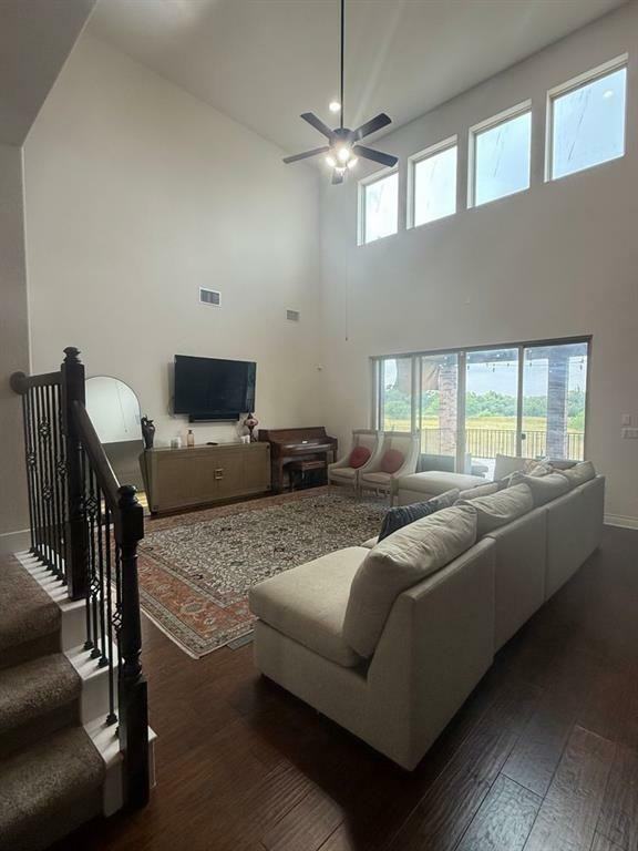 14320 Iveans Way - Photo 3 of 8