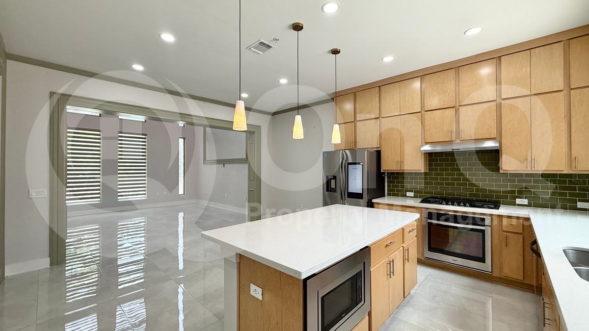 4707 Ruiz St - Photo 3 of 36