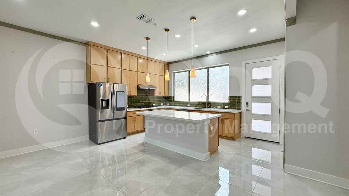 4707 Ruiz St - Photo 4 of 36