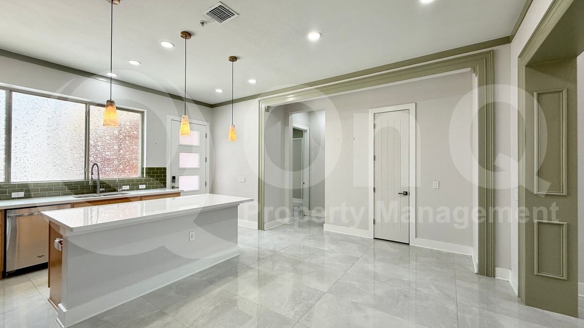 4707 Ruiz St - Photo 5 of 36