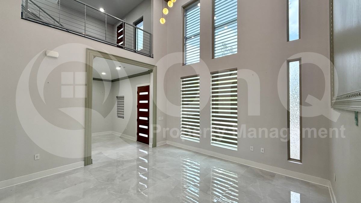 4707 Ruiz St - Photo 7 of 36