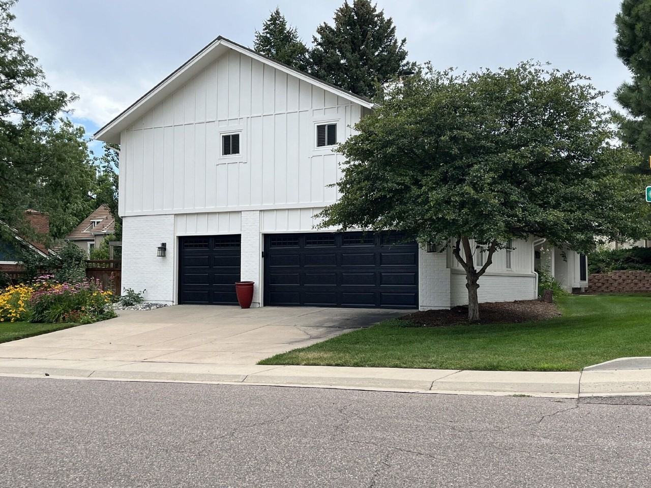 10739 E Crestridge Cir - Photo 4 of 50