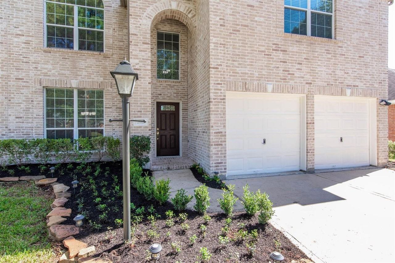 2911 Ledgeside Ct - Photo 3 of 25