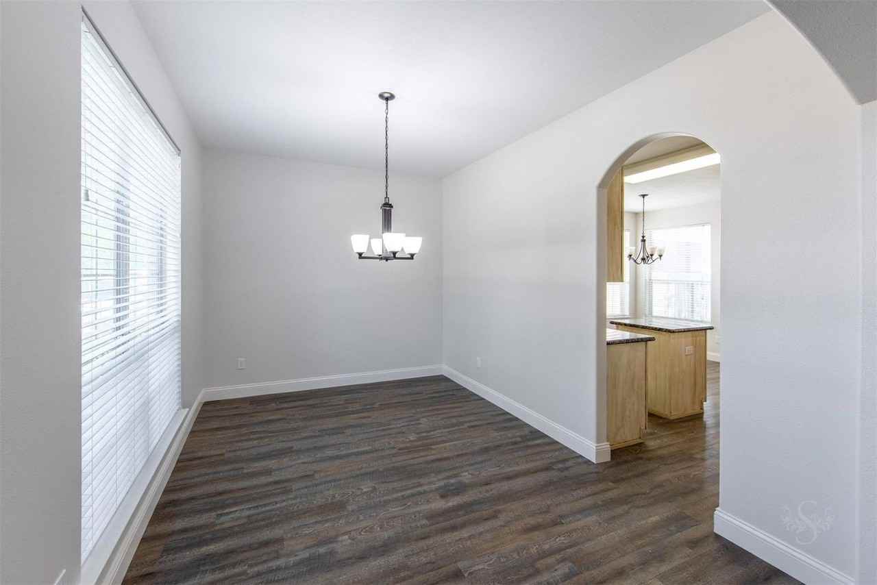 2911 Ledgeside Ct - Photo 4 of 25