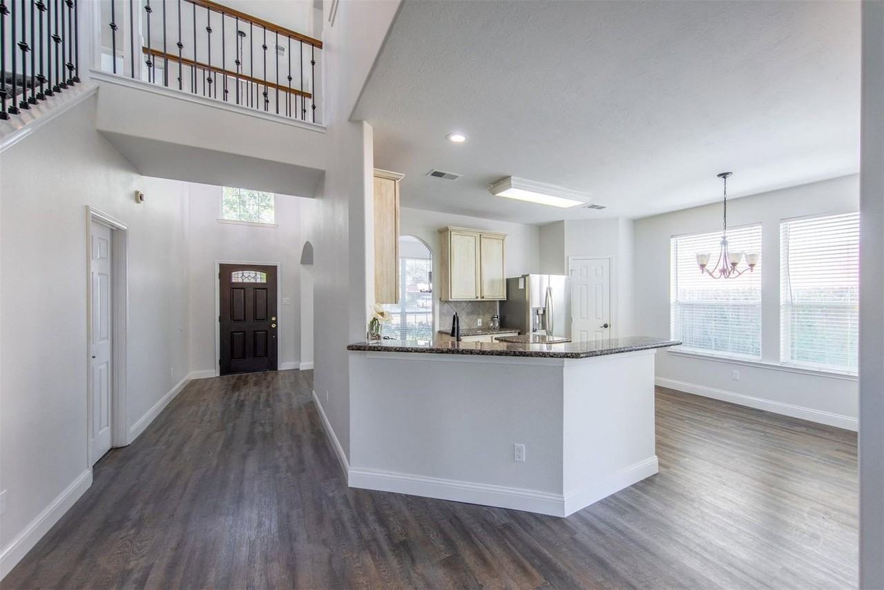 2911 Ledgeside Ct - Photo 5 of 25