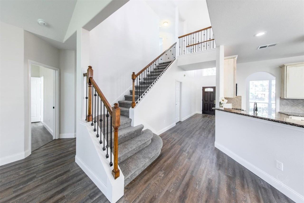 2911 Ledgeside Ct - Photo 6 of 25