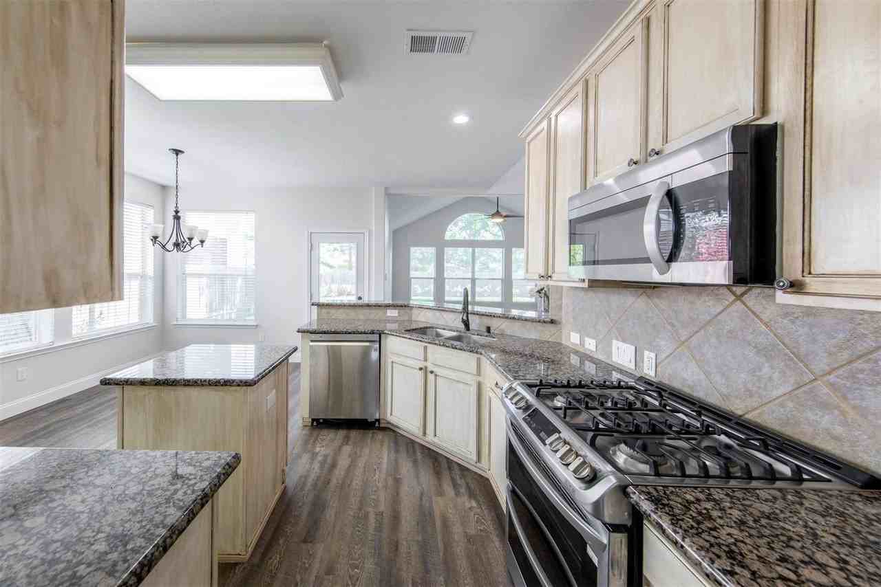 2911 Ledgeside Ct - Photo 7 of 25