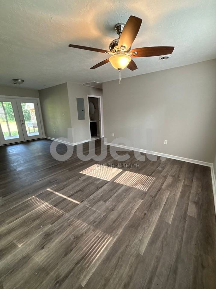 2445 Yates Dr - Photo 2 of 10