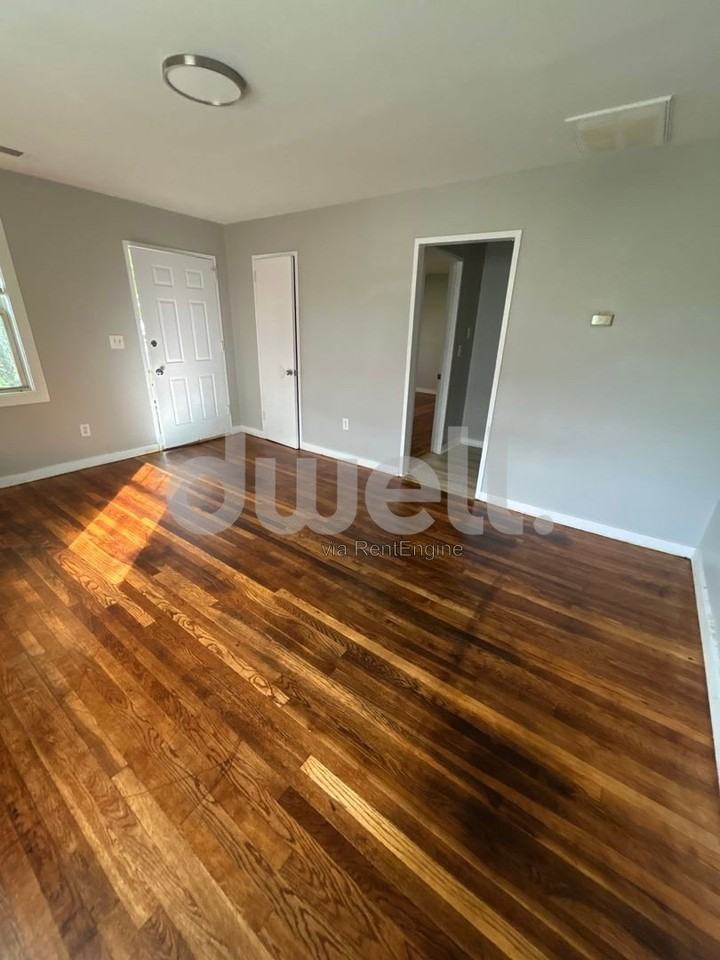 2545 Dover St - Photo 2 of 12