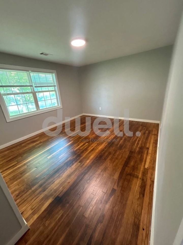 2545 Dover St - Photo 4 of 12