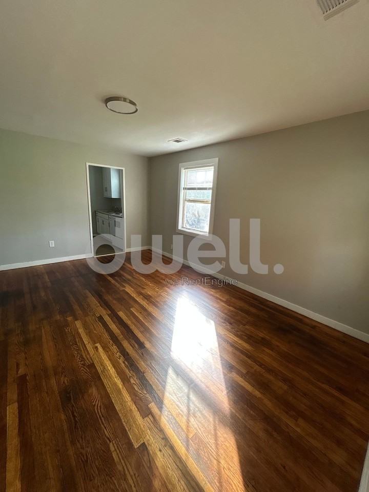2545 Dover St - Photo 7 of 12