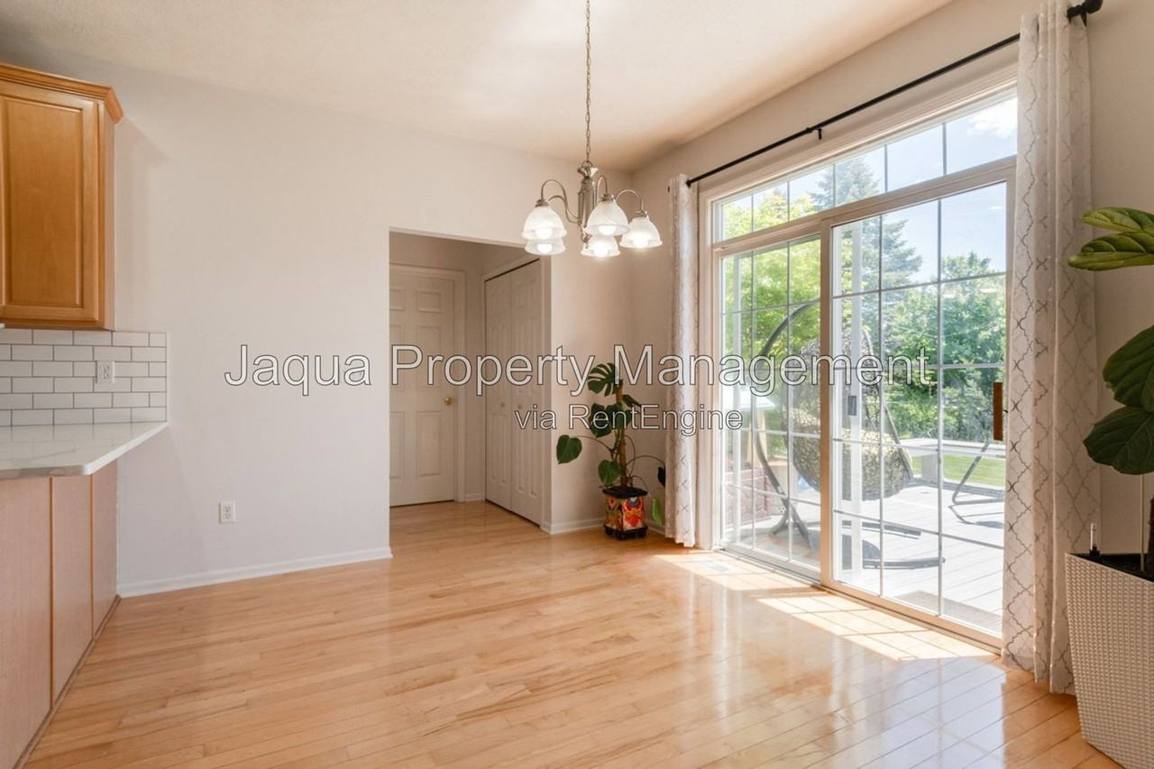 3397 Hampstead Ct - Photo 4 of 32