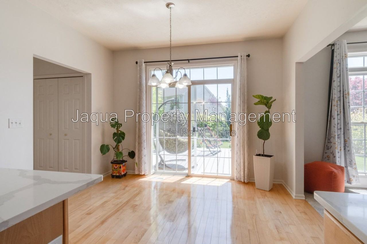 3397 Hampstead Ct - Photo 5 of 32
