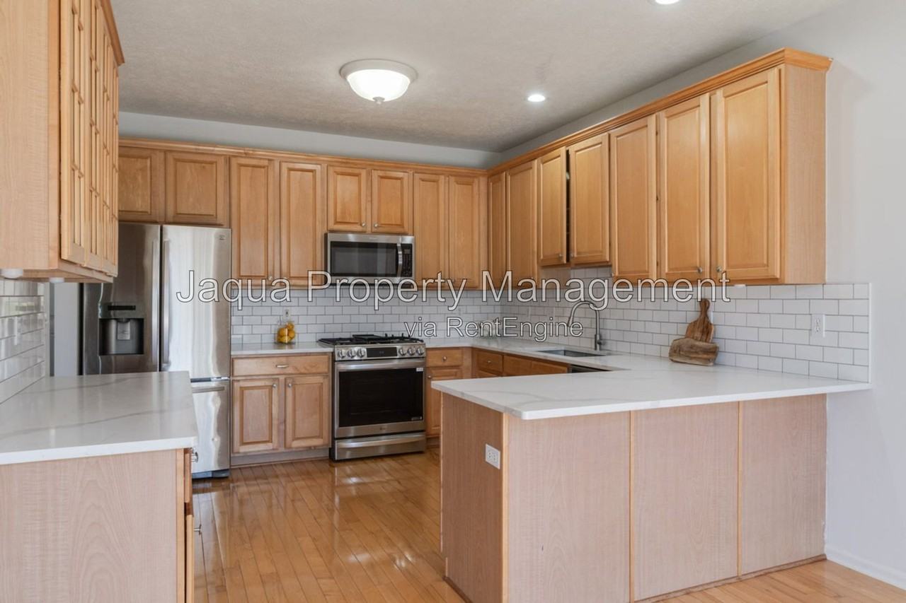 3397 Hampstead Ct - Photo 6 of 32