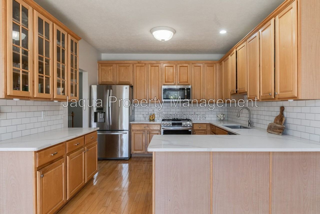 3397 Hampstead Ct - Photo 7 of 32
