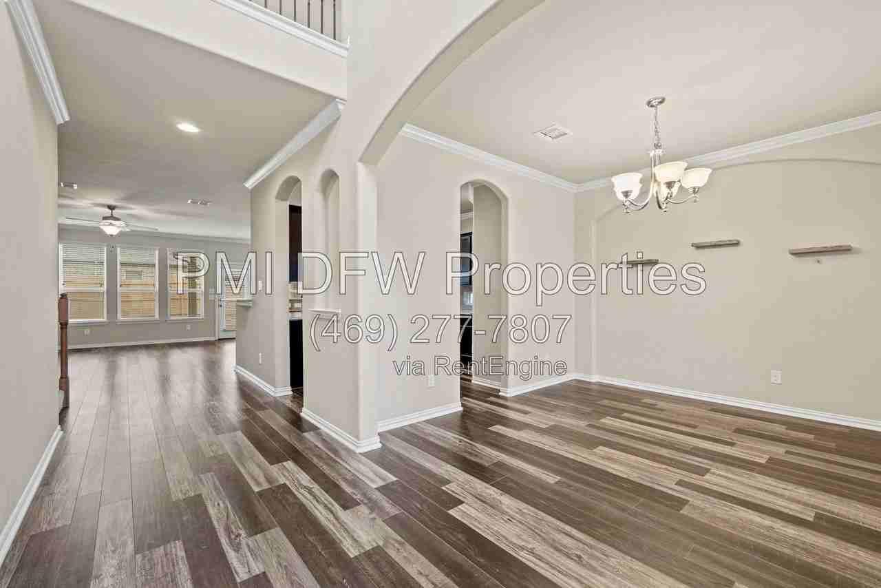 1624 Medina Ln - Photo 4 of 30