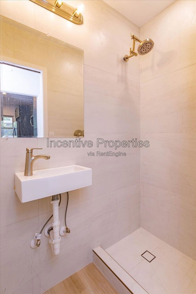 816 Putnam Ave - Photo 6 of 13