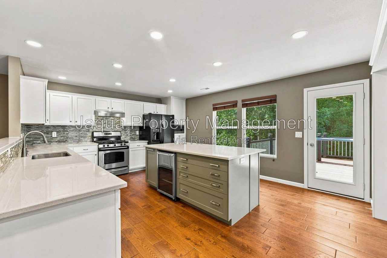 4663 Andover Woods Ct - Photo 2 of 32