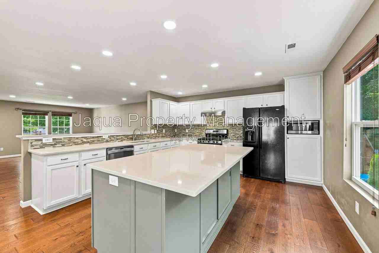 4663 Andover Woods Ct - Photo 3 of 32
