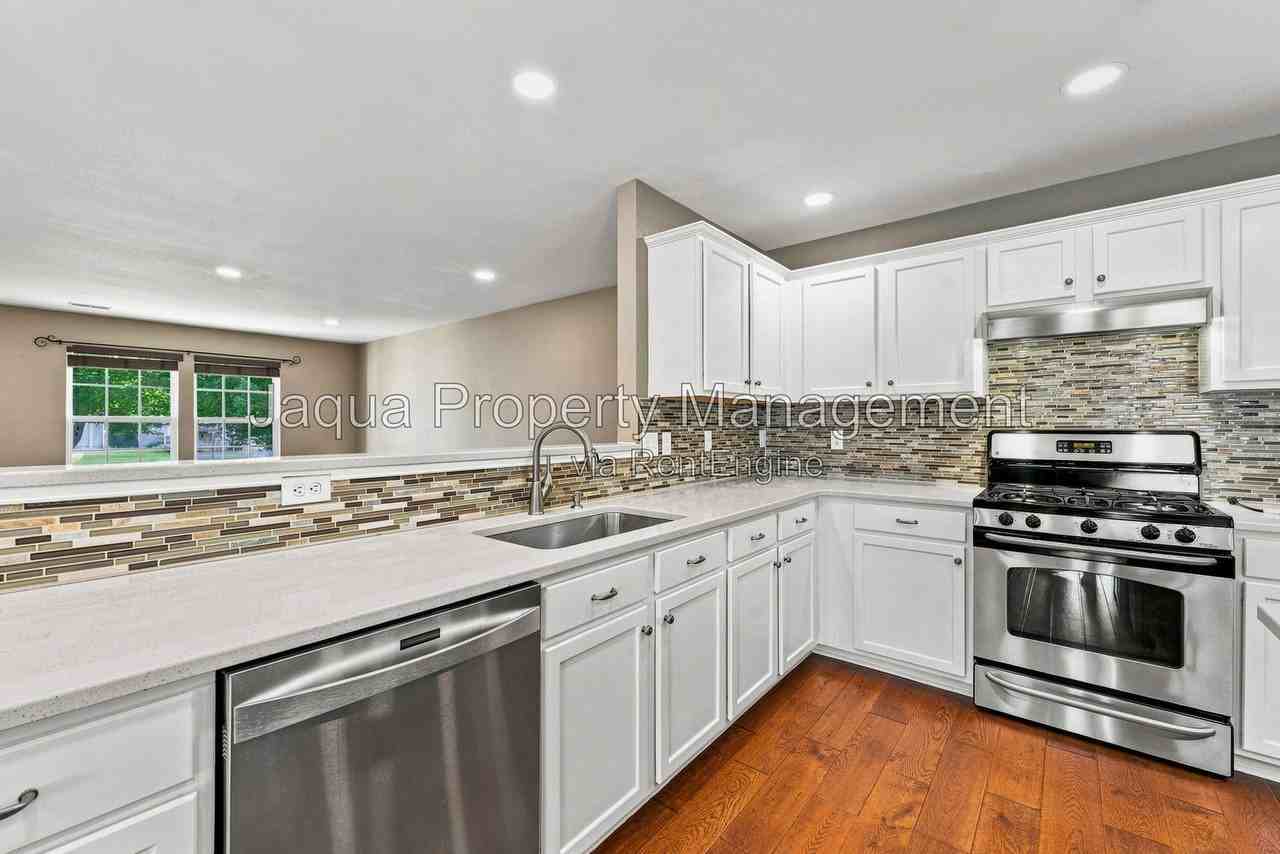 4663 Andover Woods Ct - Photo 4 of 32