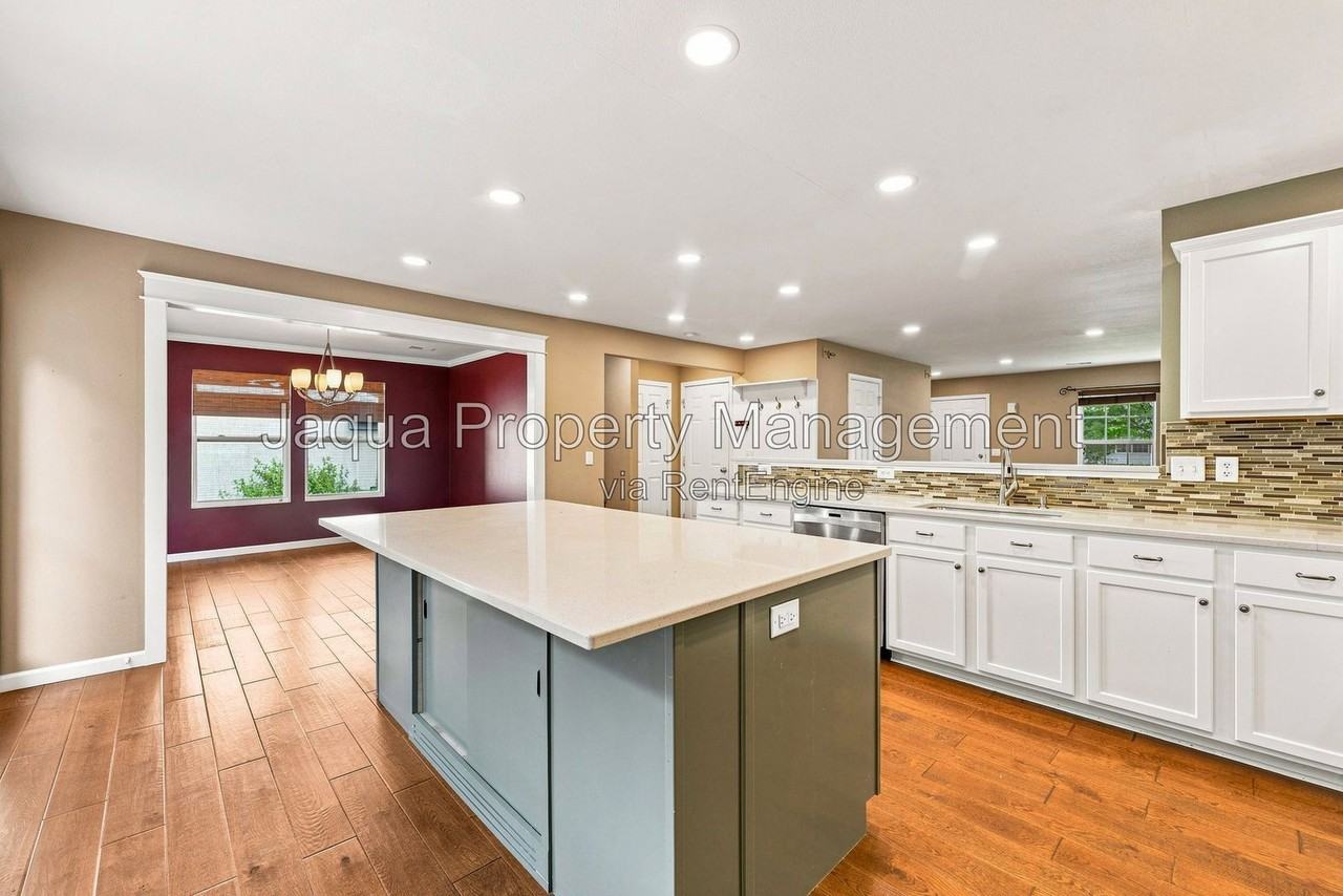 4663 Andover Woods Ct - Photo 5 of 32