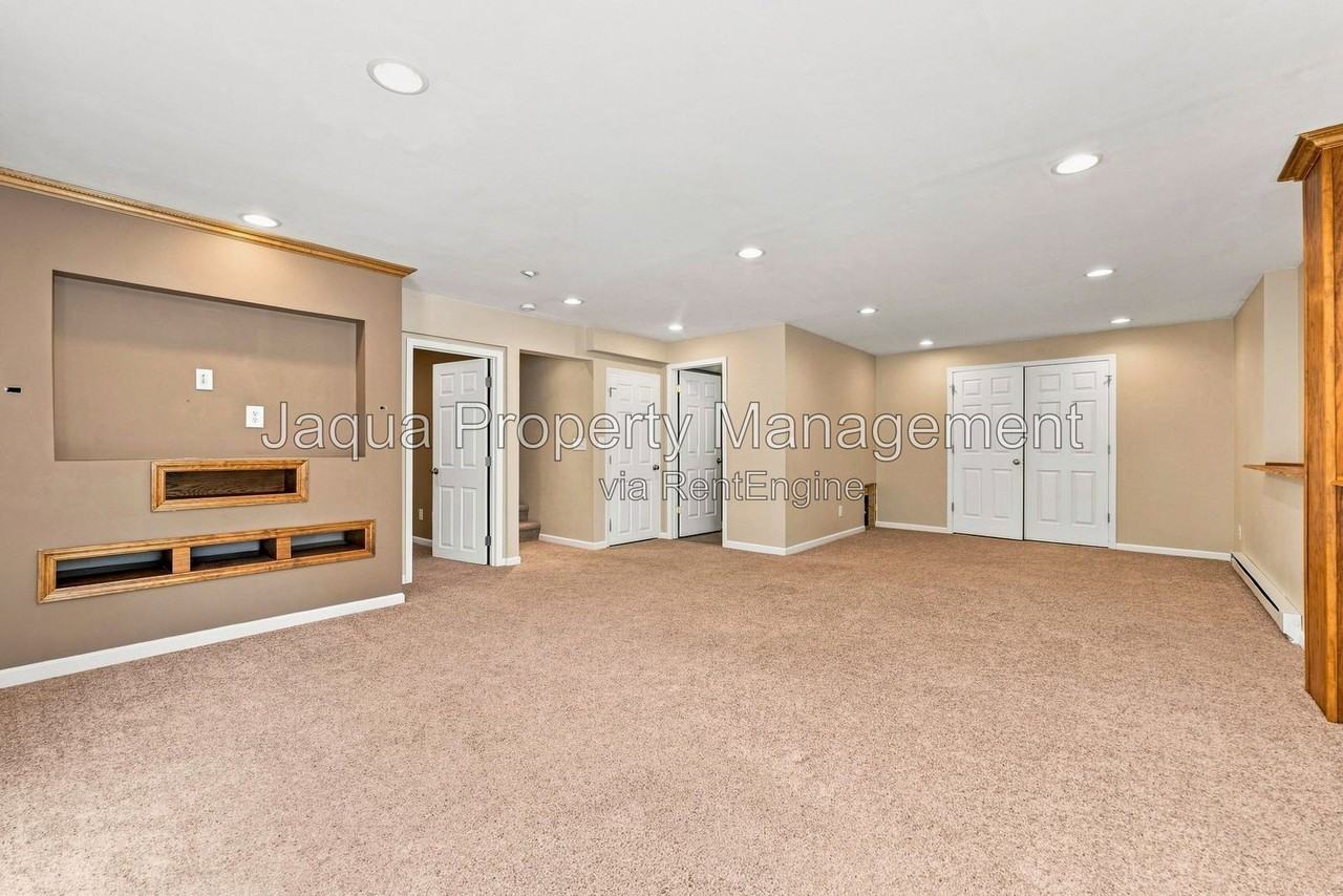 4663 Andover Woods Ct - Photo 7 of 32