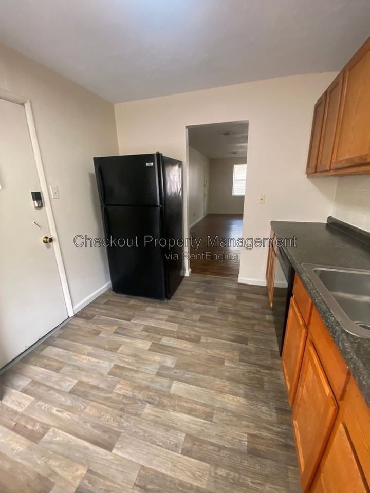 9931 Sloane Sq Apt C #C - Photo 2 of 7