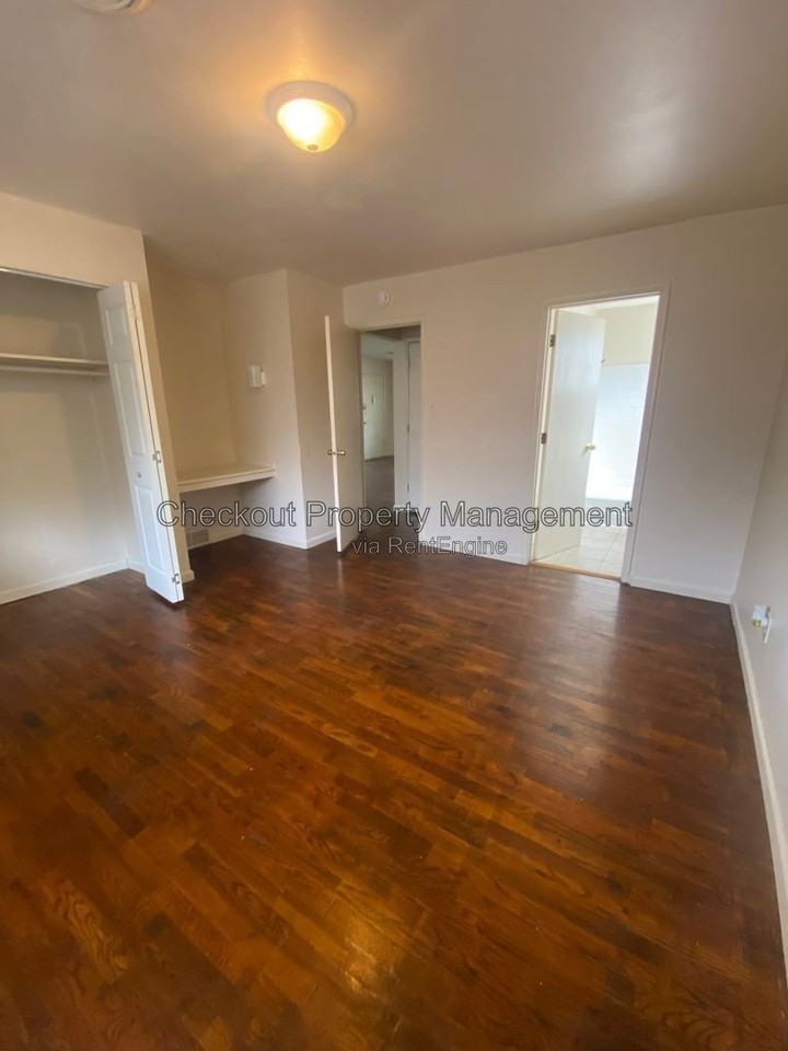 9931 Sloane Sq Apt C #C - Photo 5 of 7