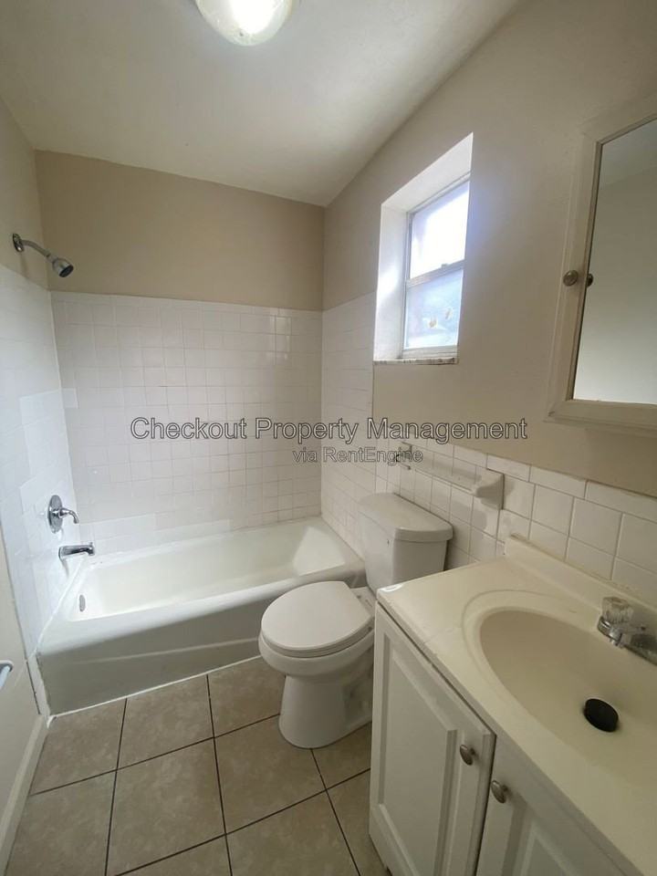 9931 Sloane Sq Apt C #C - Photo 7 of 7
