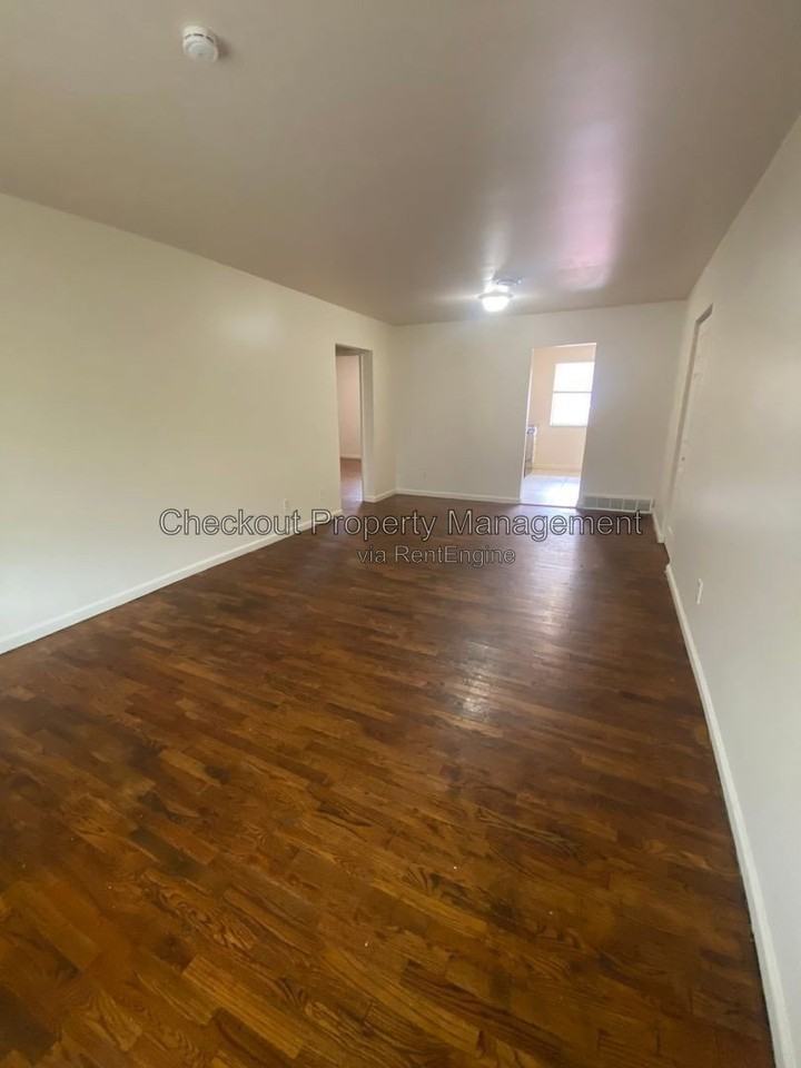 9943 Sloane Sq Apt C #C - Photo 3 of 6