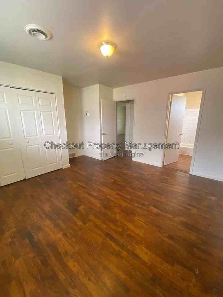 9943 Sloane Sq Apt C #C - Photo 4 of 6
