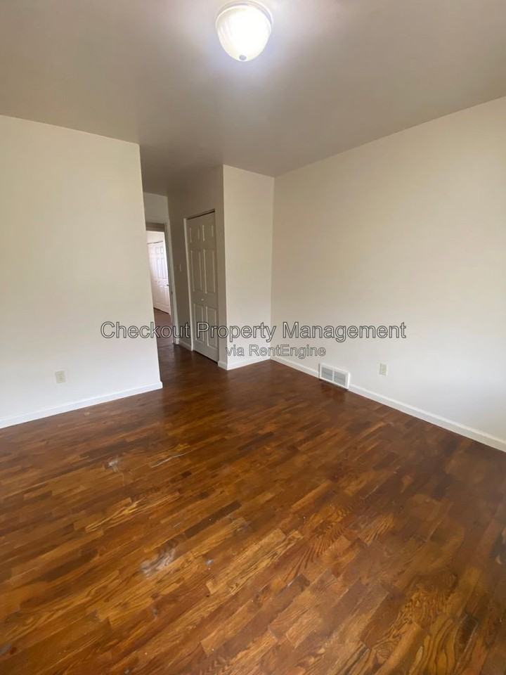 9943 Sloane Sq Apt C #C - Photo 5 of 6