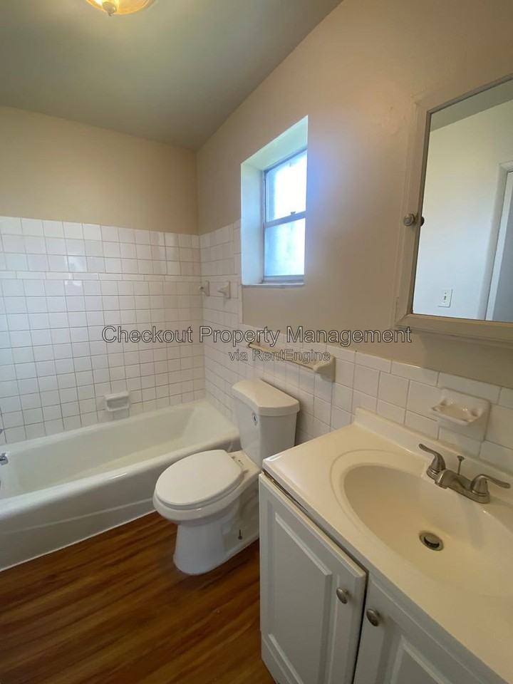 9943 Sloane Sq Apt C #C - Photo 6 of 6