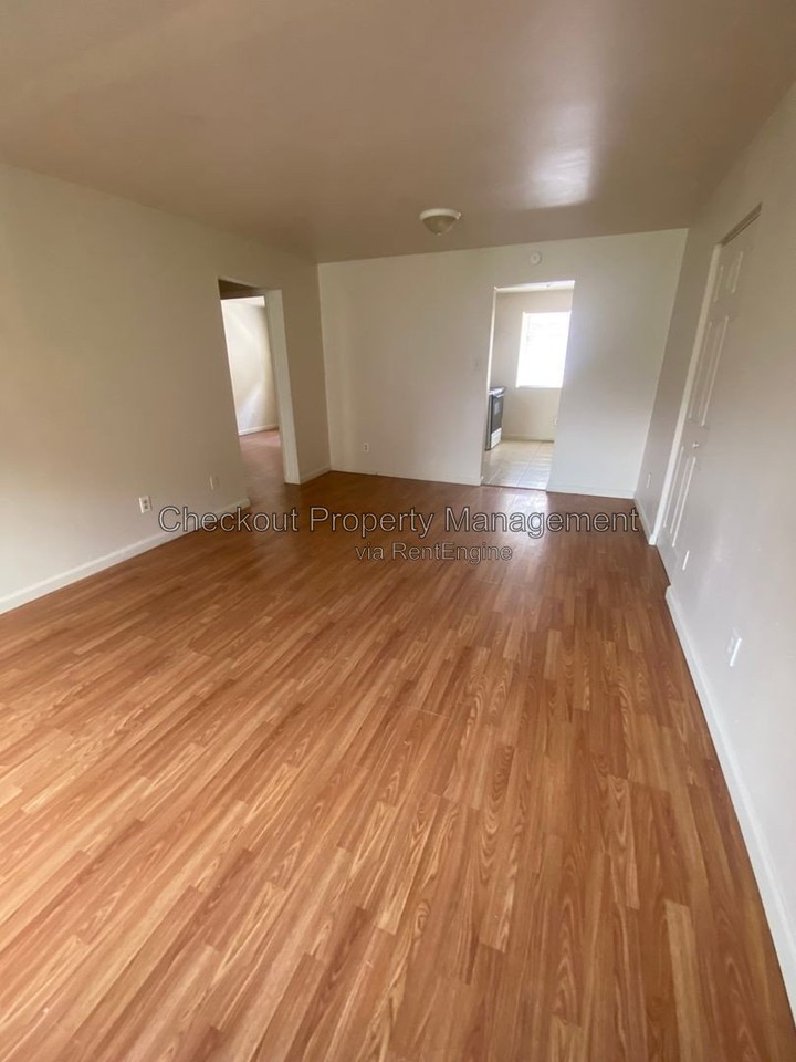 9969 Sloane Sq Apt A #A - Photo 2 of 5