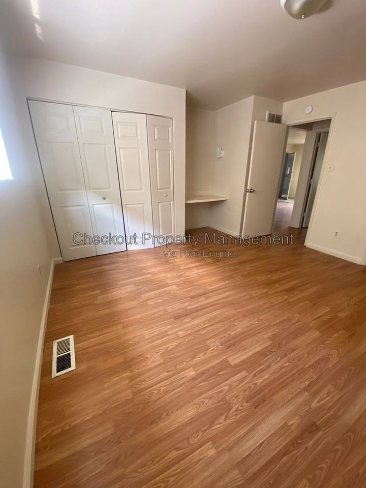 9969 Sloane Sq Apt A #A - Photo 3 of 5