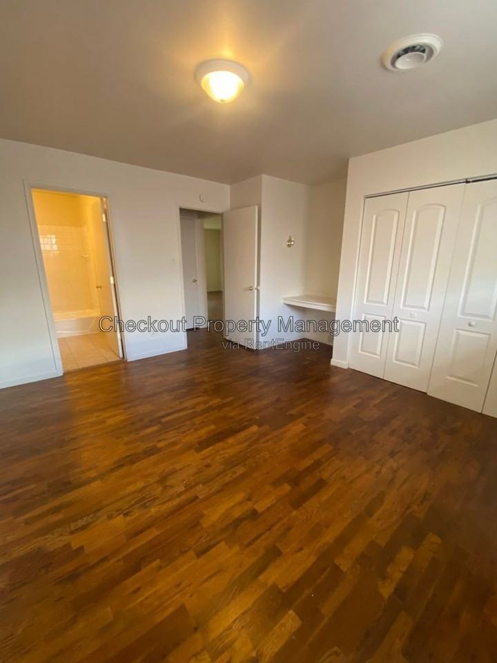 9973 Sloane Sq Apt D #D - Photo 6 of 7