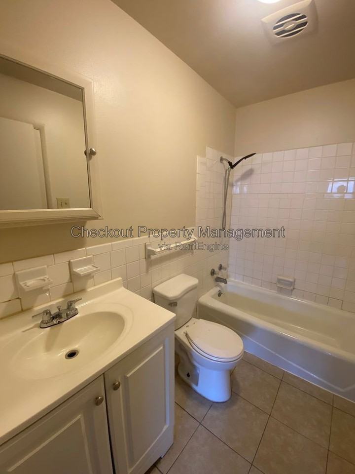 9973 Sloane Sq Apt D #D - Photo 7 of 7