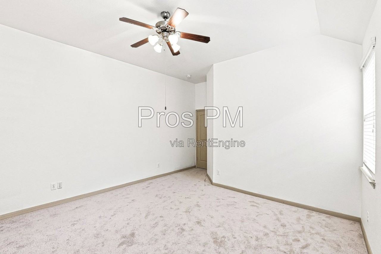 18843 Cove Pointe Dr - Photo 6 of 16