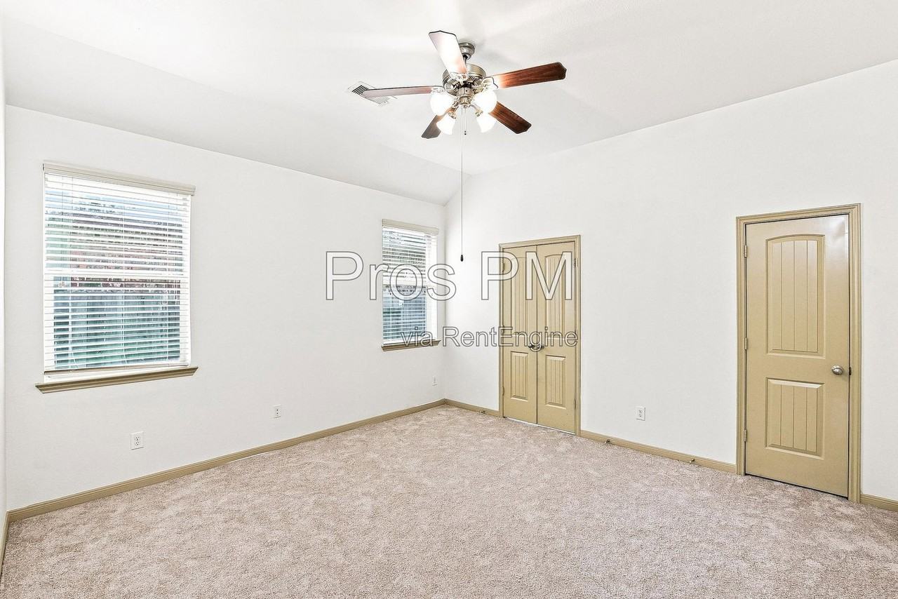 18843 Cove Pointe Dr - Photo 7 of 16