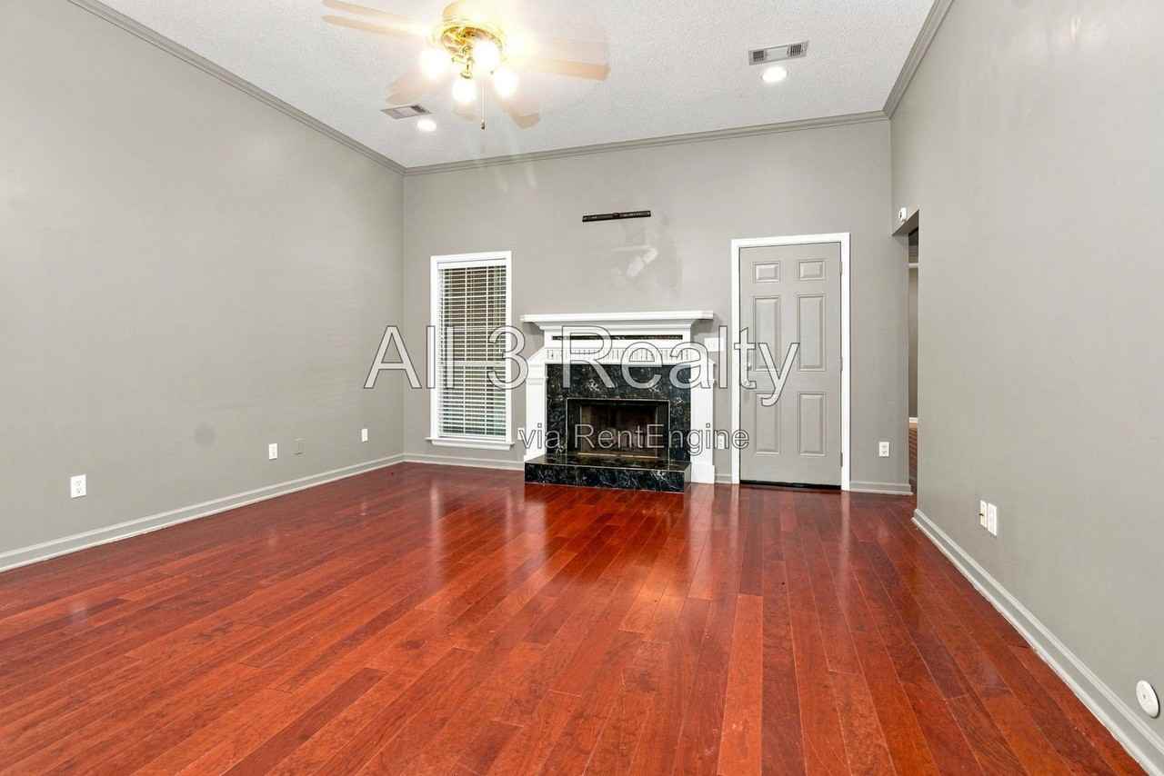 6272 Deerwood Dr - Photo 3 of 20