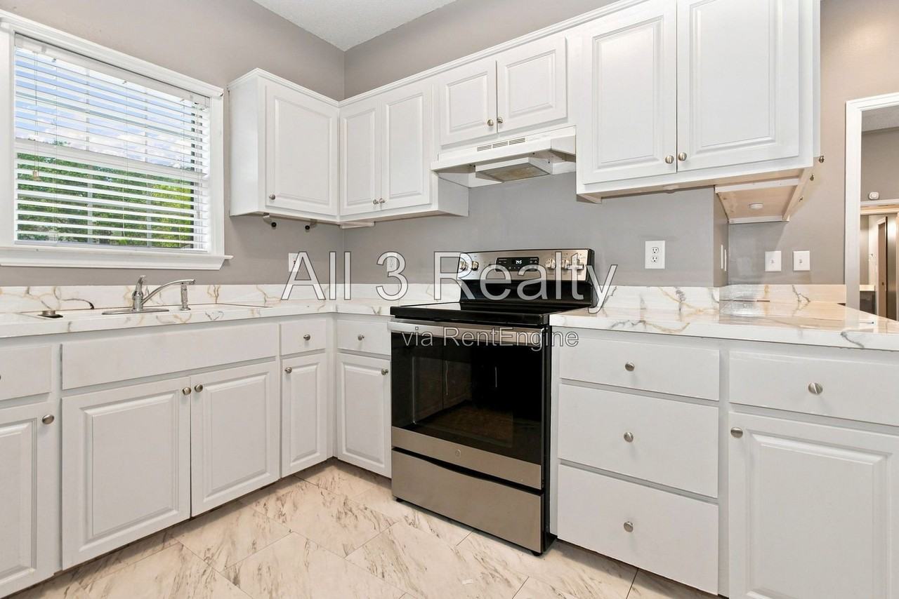 6272 Deerwood Dr - Photo 7 of 20