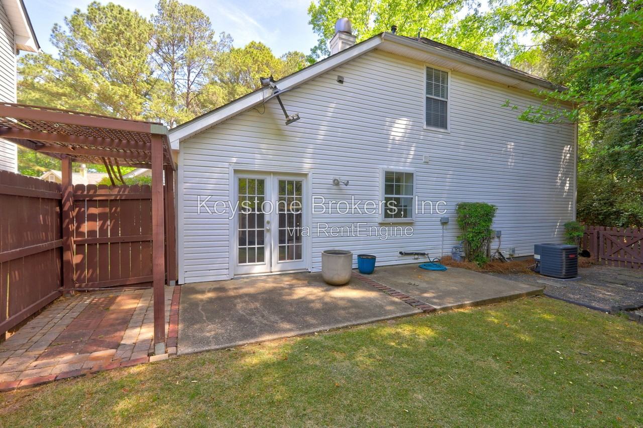 100 S Fairfield Dr - Photo 2 of 8