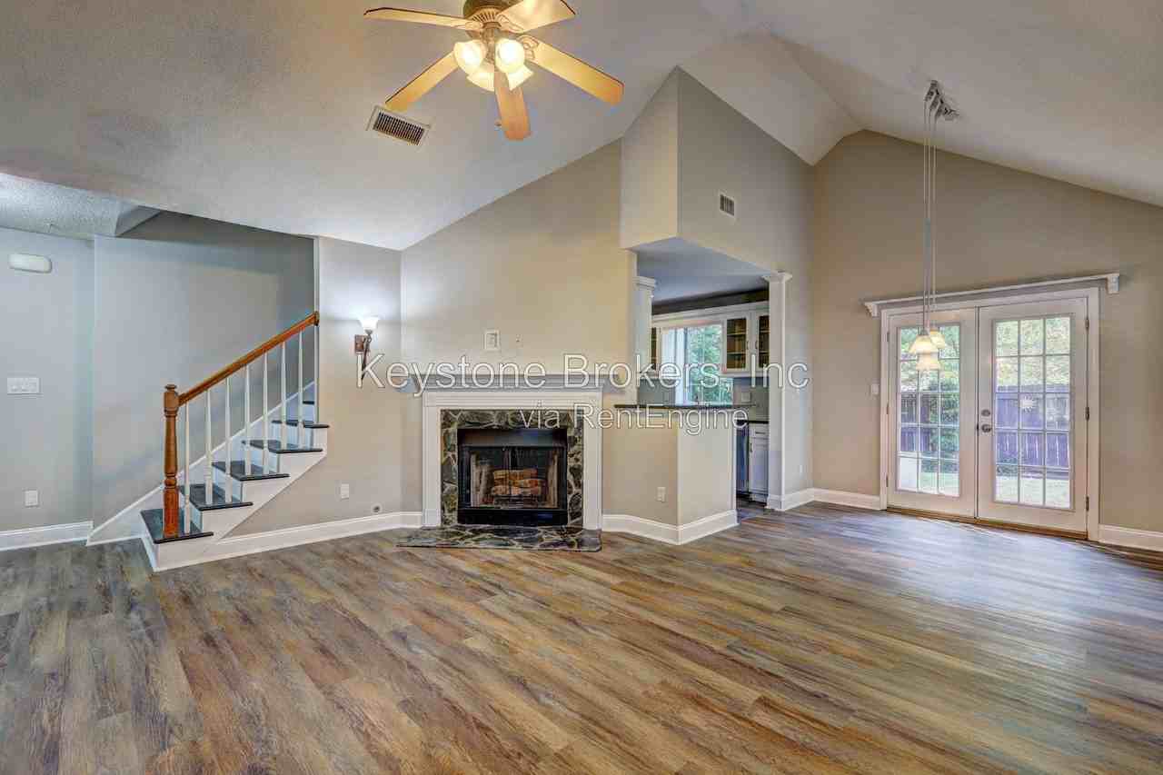 100 S Fairfield Dr - Photo 3 of 8
