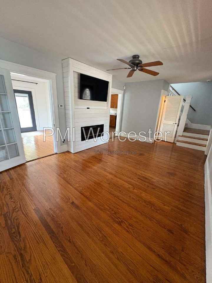465 Chandler St - Photo 4 of 19
