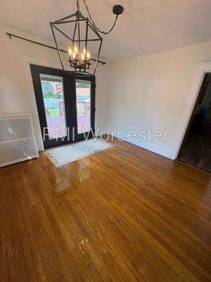 465 Chandler St - Photo 5 of 19